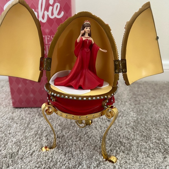 NWT Barbie Countess of Rubies Resin Egg - Picture 2 of 6